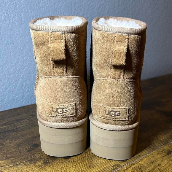 Women's Tan Platform UGG Boots - Picture 4 of 6